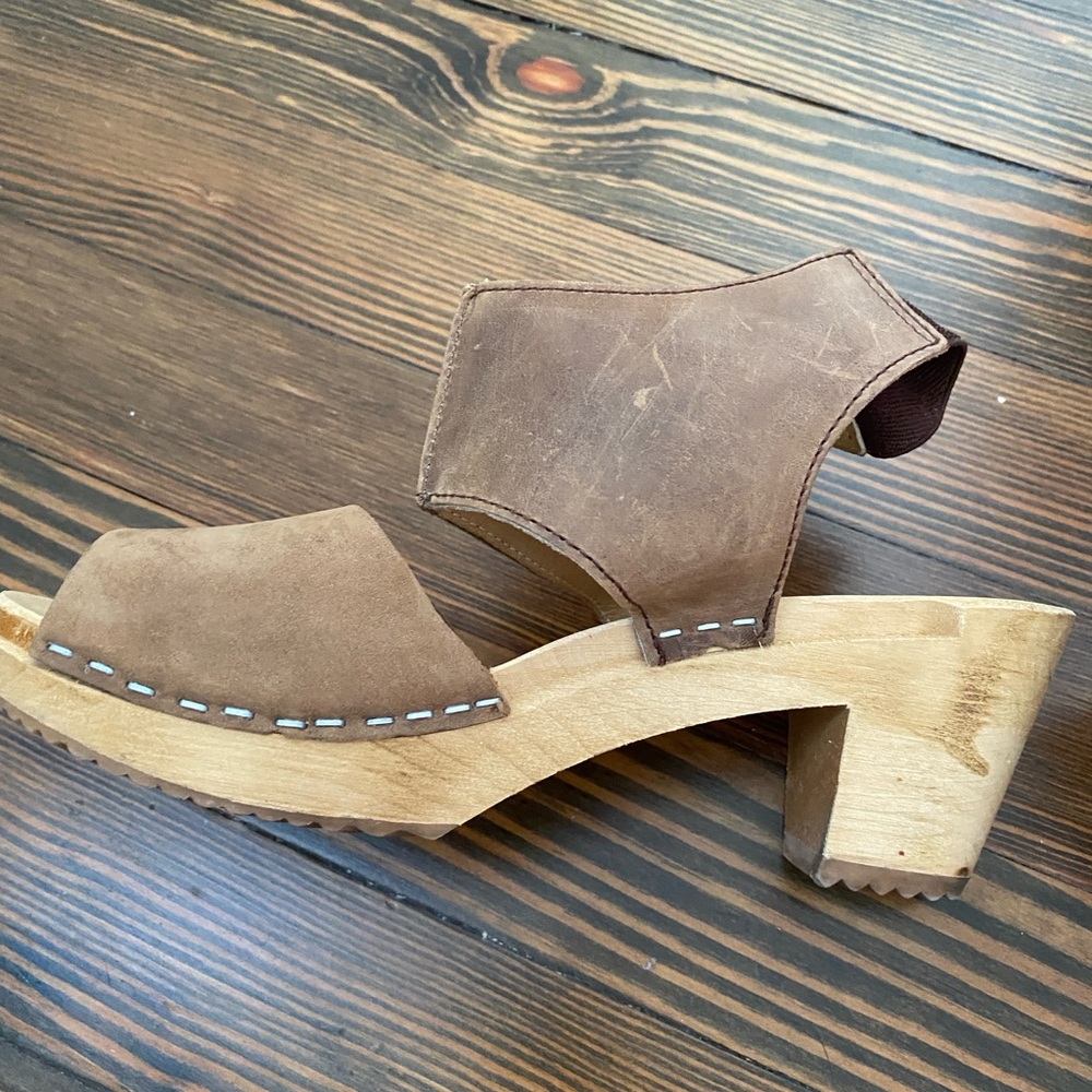 Nina Z Brown Clogs